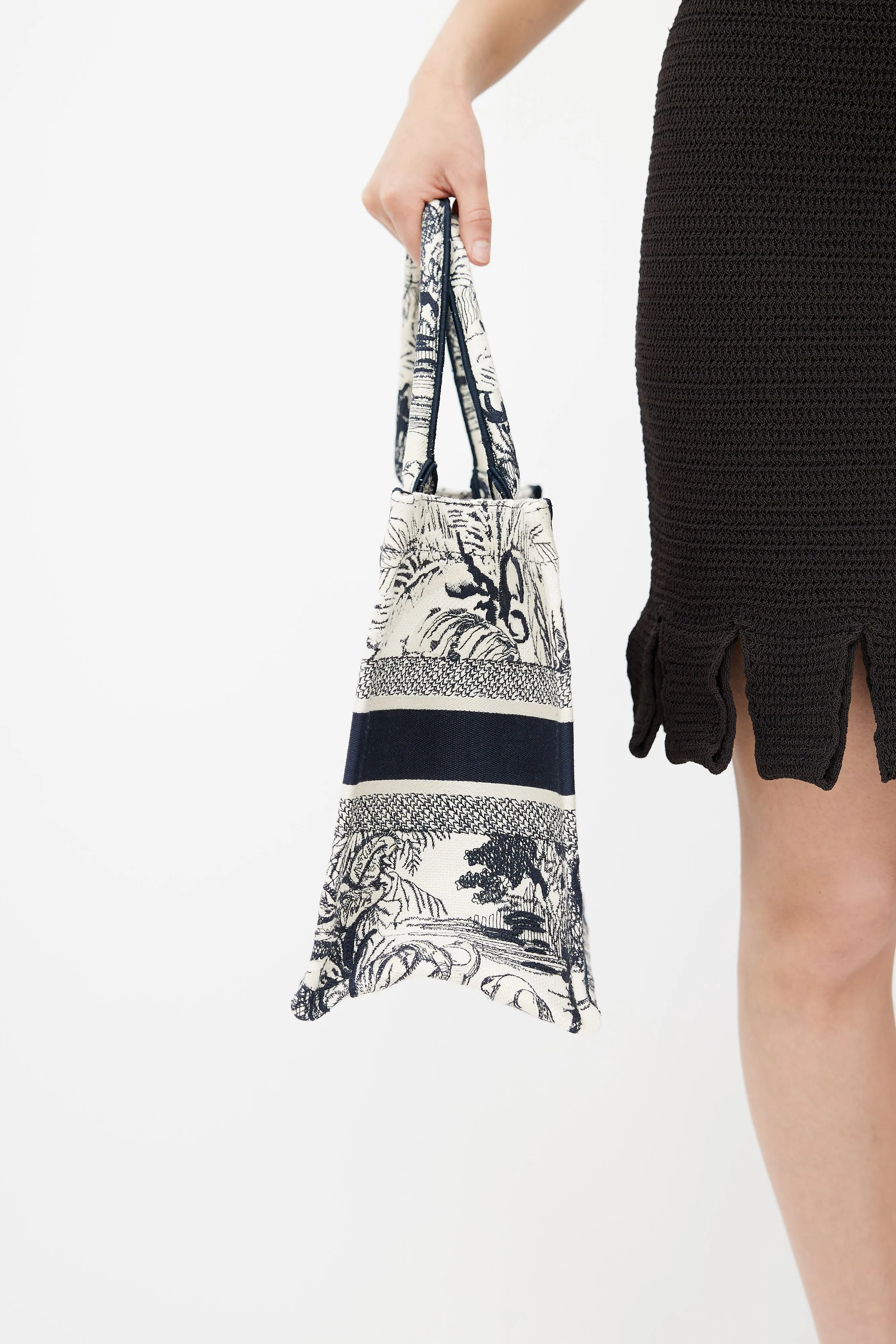 2021 Cream & Navy Medium Book Tote