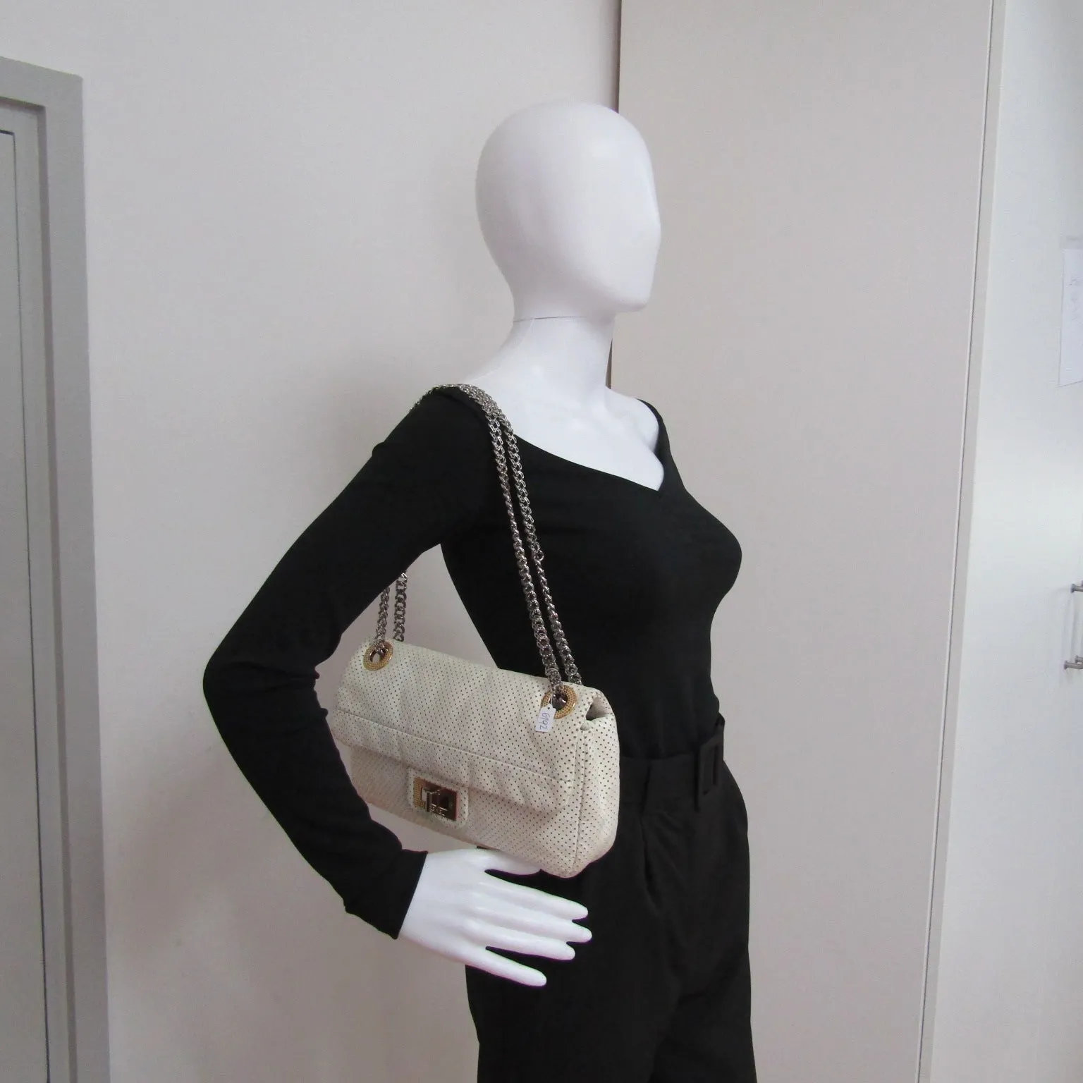 CHANEL 2.55 Shoulder Bag in White Leather