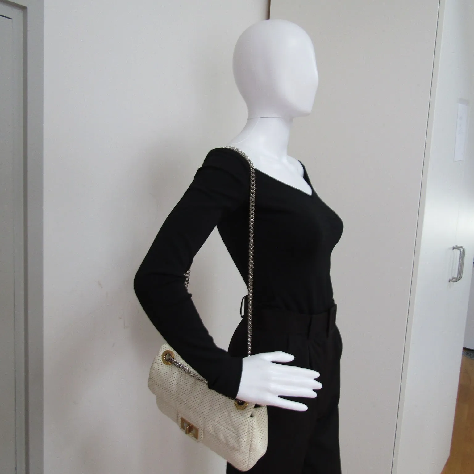 CHANEL 2.55 Shoulder Bag in White Leather