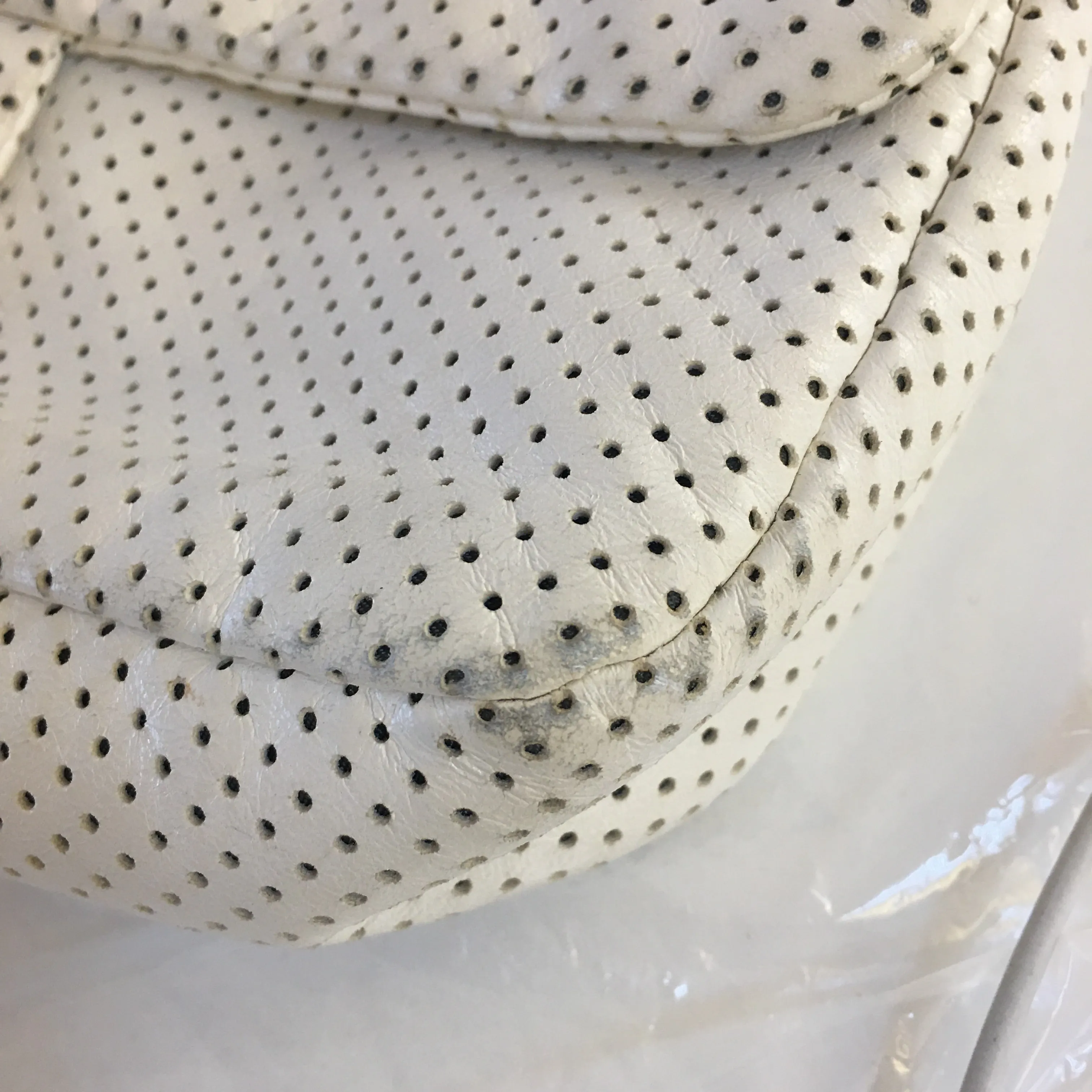 CHANEL 2.55 Shoulder Bag in White Leather
