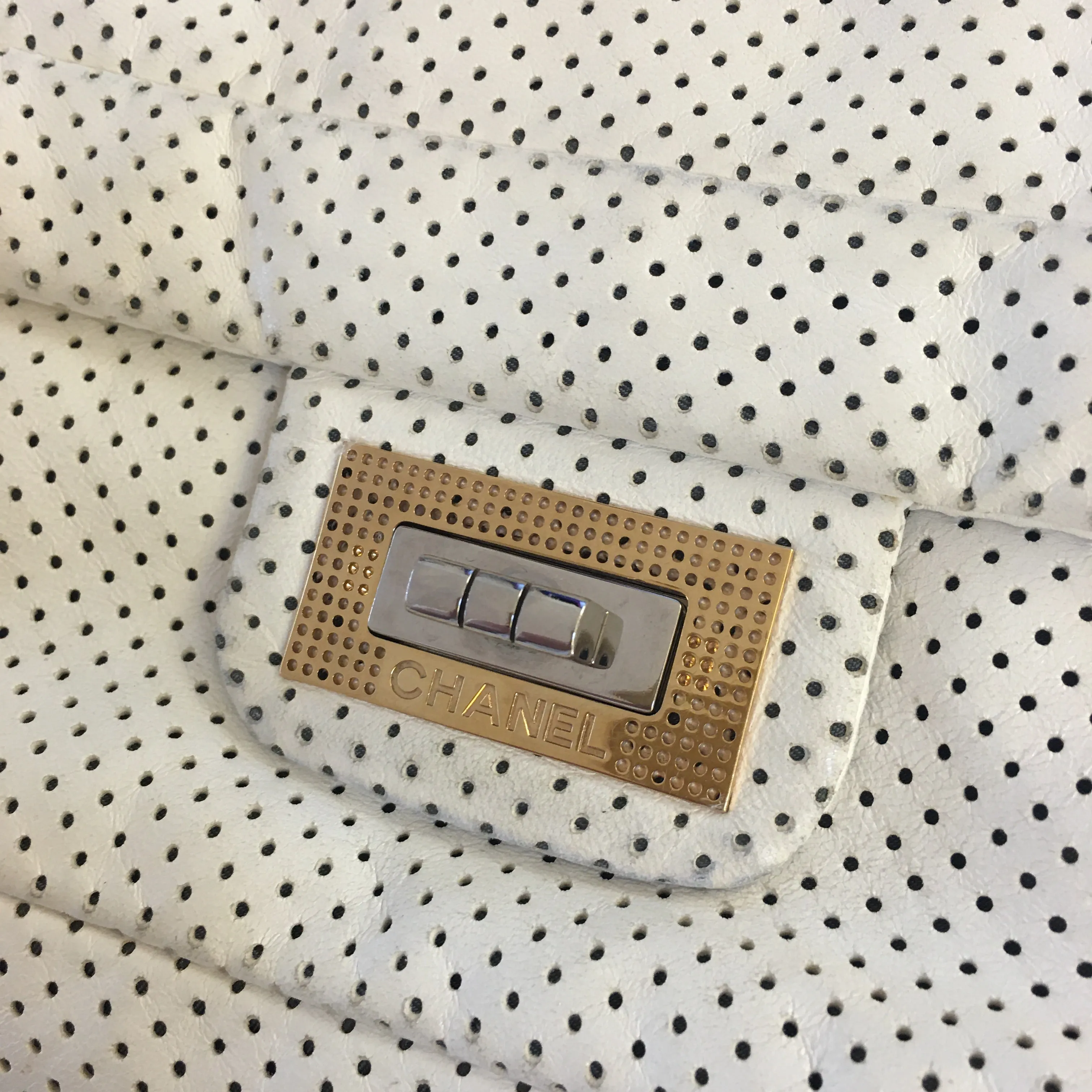 CHANEL 2.55 Shoulder Bag in White Leather