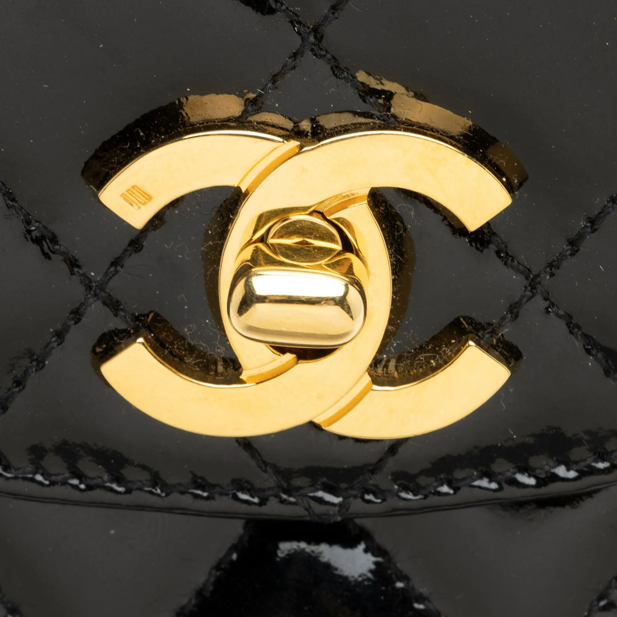 Chanel Vintage Patent Leather CC Phone Holder Crossbody Bag (SHF-23769)