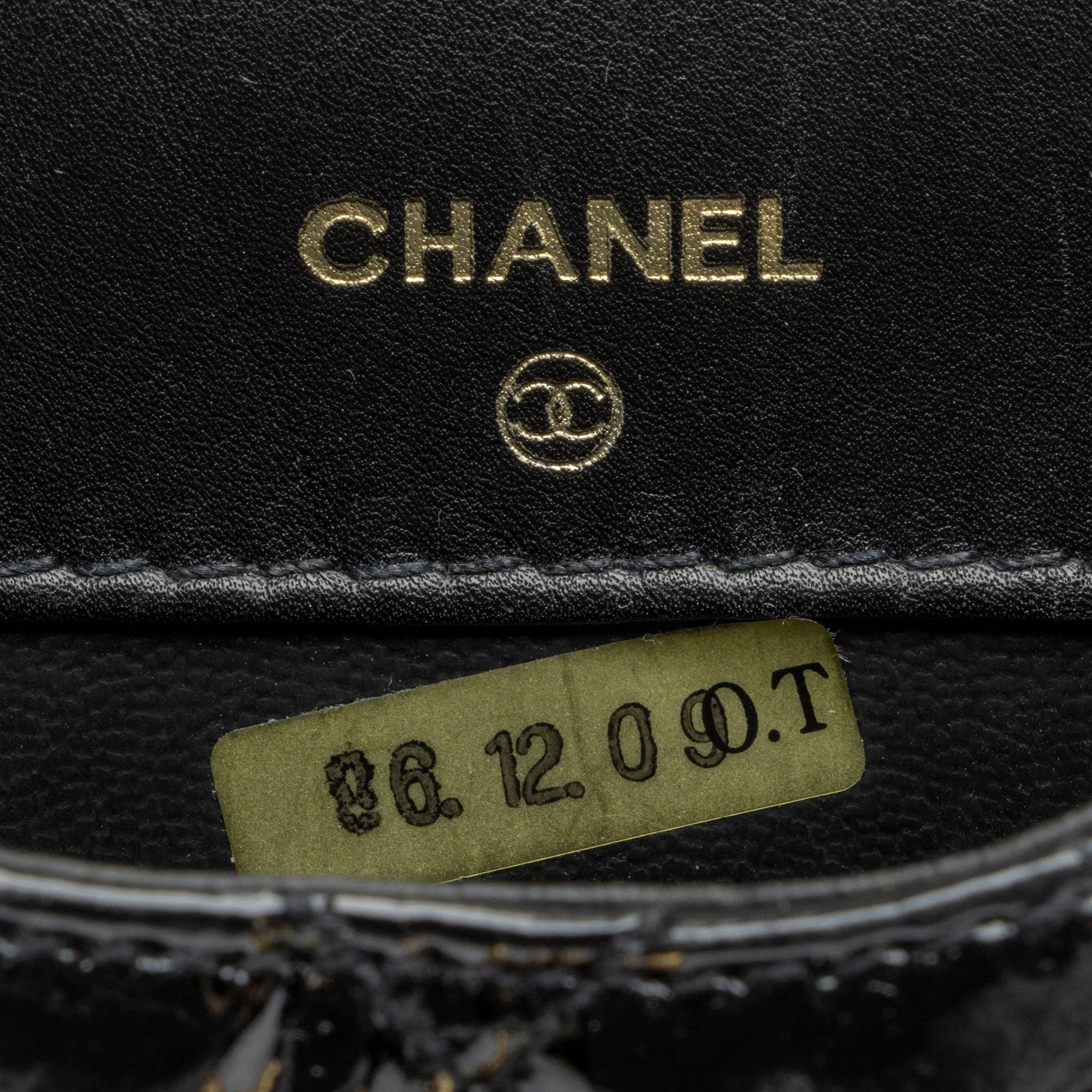 Chanel Vintage Patent Leather CC Phone Holder Crossbody Bag (SHF-23769)
