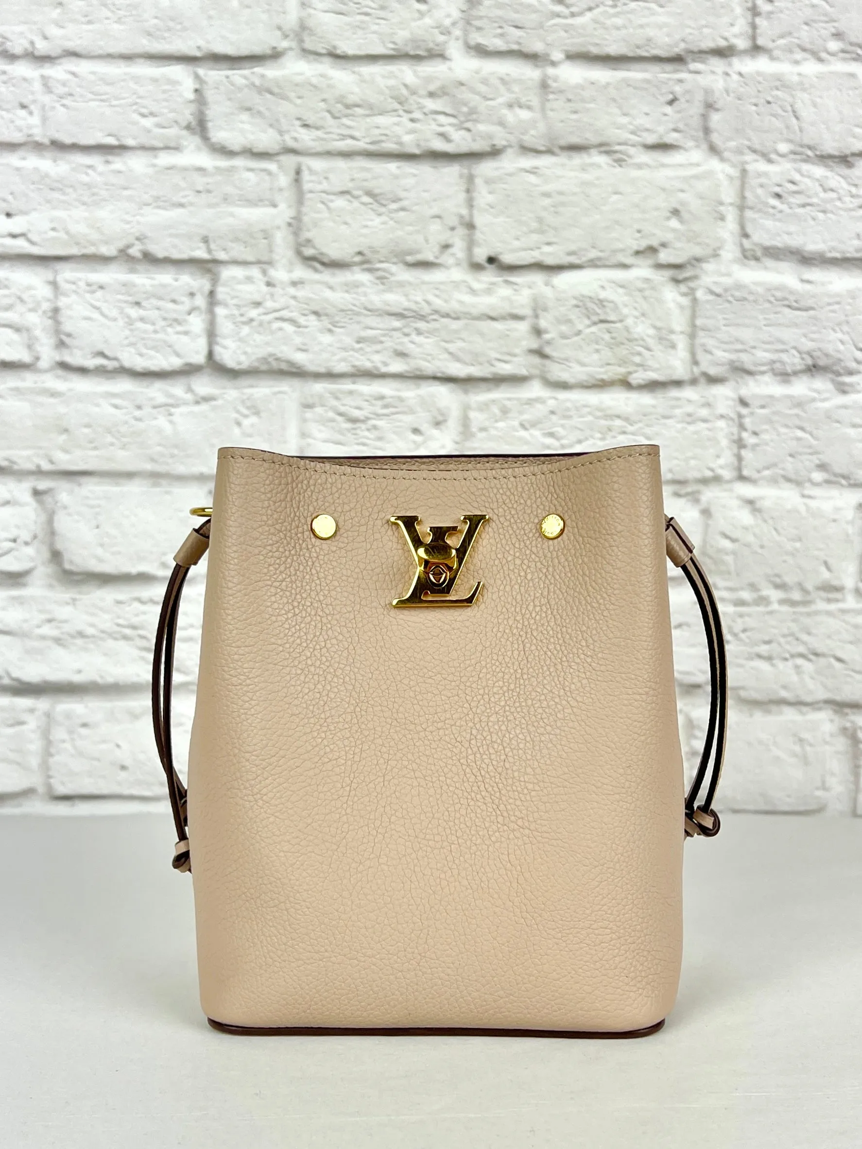 Louis Vuitton Nano Lockme Bucket bag , Greige Beige